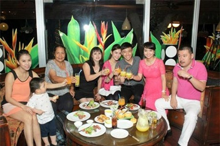 Chiêu trò 'khoe' người yêu hot girl siêu dễ thương của MC Trấn Thành ảnh 8 Chiêu trò 'khoe' người yêu hot girl siêu dễ thương của MC Trấn Thành ảnh 8