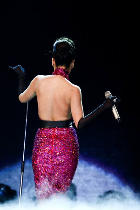 Thu Minh sexy, Khánh Thi nóng bỏng trên sân khấu "Bài hát yêu thích" ảnh 2