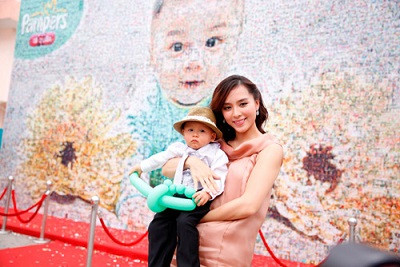 Thiên Lý gây ấn tượng với hàng trăm người trong lần đầu khoe quý tử ảnh 6 Thiên Lý gây ấn tượng với hàng trăm người trong lần đầu khoe quý tử ảnh 6