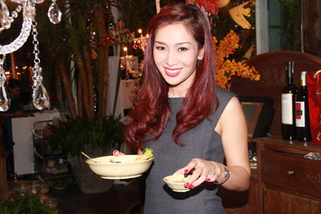 Minh Hằng khoe vòng 1 táo bạo sau nghi án lộ vết tích dao kéo ảnh 15