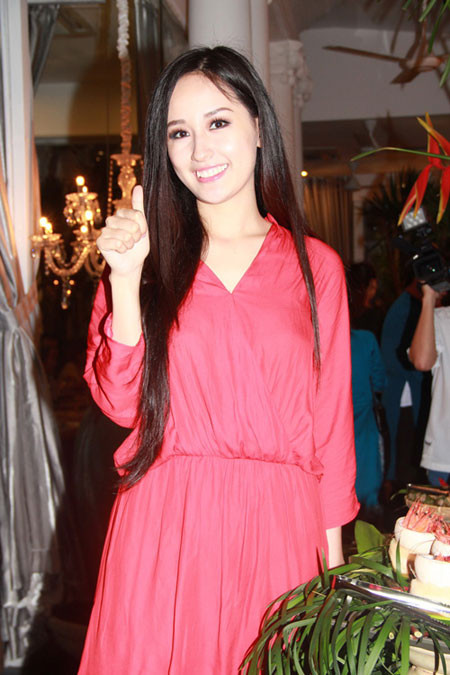 Minh Hằng khoe vòng 1 táo bạo sau nghi án lộ vết tích dao kéo ảnh 9