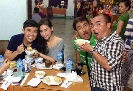 Chiêu trò 'khoe' người yêu hot girl siêu dễ thương của MC Trấn Thành ảnh 9 Chiêu trò 'khoe' người yêu hot girl siêu dễ thương của MC Trấn Thành ảnh 9