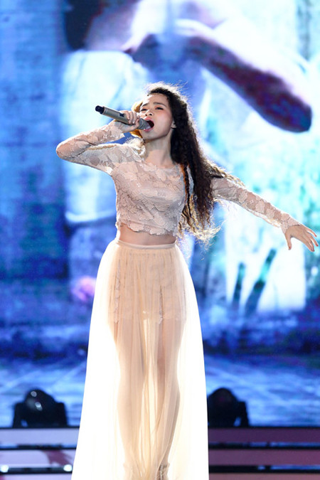 Thu Minh sexy, Khánh Thi nóng bỏng trên sân khấu "Bài hát yêu thích" ảnh 11