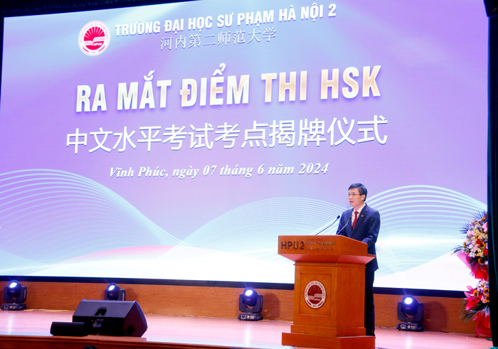 Tiến sĩ Bùi Kiên Cường - Phó Hiệu trưởng Trường Đại học Sư phạm Hà Nội 2 phát biểu khai mạc buổi lễ. GDVN_PHT.jpg