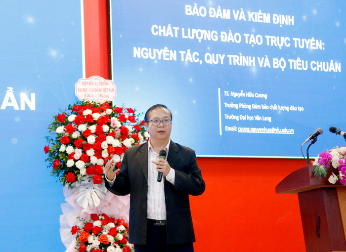 Tiến sĩ Nguyễn Hữu Cương - Trưởng Phòng Đảm bảo chất lượng đào tạo (Trường Đại học Văn Lang) trình bày tham luận. GDVN_Cương.jpg