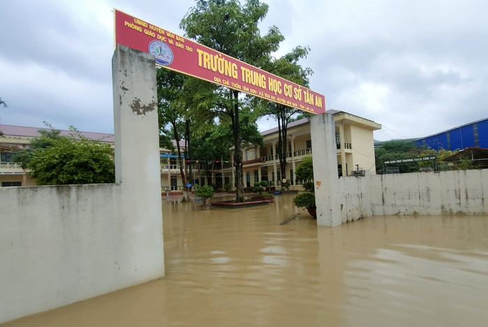 Trường Trung học cơ sở Tân An (huyện Văn Bàn, tỉnh Lào Cai) bị ngập nước. Ảnh: NVCC. Trường Trung học cơ sở Tân An (huyện Văn Bàn, tỉnh Lào Cai) bị ngập nước. Ảnh: NVCC.