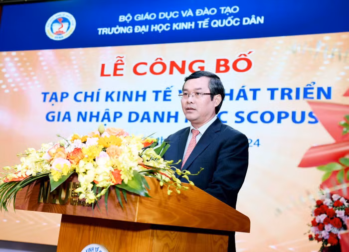 Thứ trưởng Bộ Giáo dục và Đào tạo Nguyễn Văn Phúc phát biểu tại buổi lễ. Ảnh: NTCC.