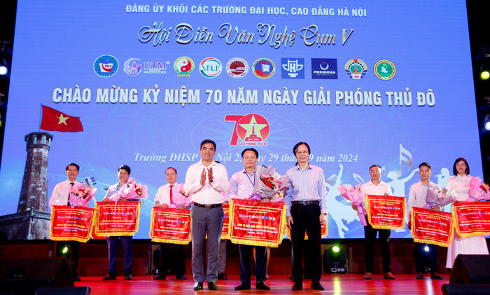 Trường Đại học Sư phạm Hà Nội 2 giành giải Nhất toàn đoàn. GDVN_giai 1.jpg