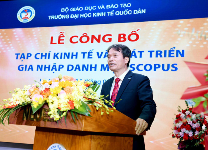 Giáo sư, Tiến sĩ Phạm Hồng Chương - Hiệu trưởng Trường Đại học Kinh tế Quốc dân phát biểu tại lễ công bố. Ảnh: NTCC.