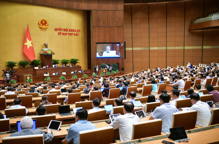 Bộ trưởng Bộ Xây dựng Nguyễn Thanh Nghị trả lời chất vấn quan đến vấn đề ngập úng đô thị do san lấp ao hồ. Ảnh: quochoi.vn. Nghị.jpg