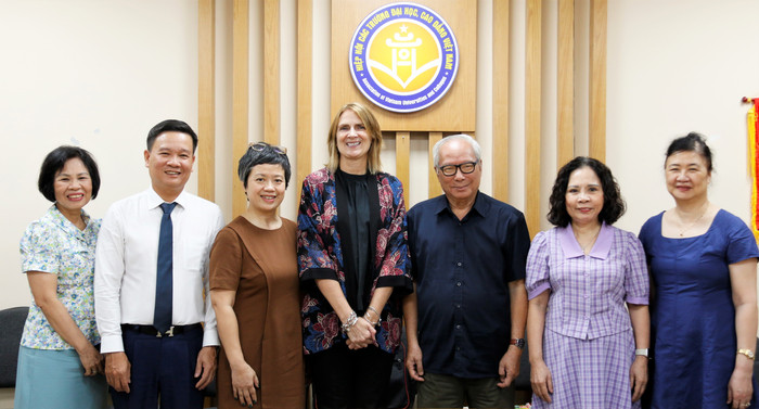 Lãnh đạo Hiệp hội Các trường đại học, cao đẳng Việt Nam chụp ảnh cùng đại diện Hội đồng Anh tại Việt Nam. GDVN_ảnh tt.JPG