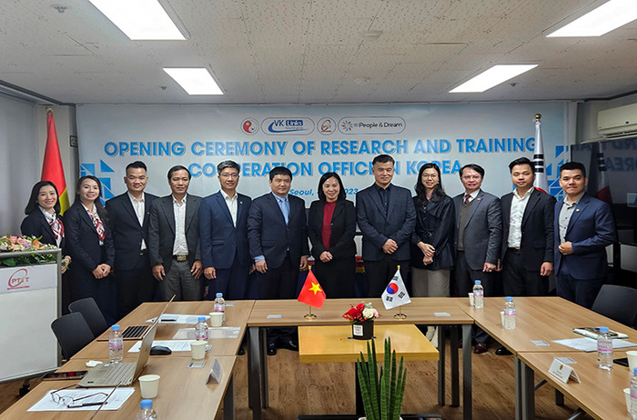 Lễ cắt băng khai trương văn phòng hợp tác nghiên cứu và đào tạo của PTIT tại Hàn Quốc. Ảnh: NTCC. 1-4.jpg