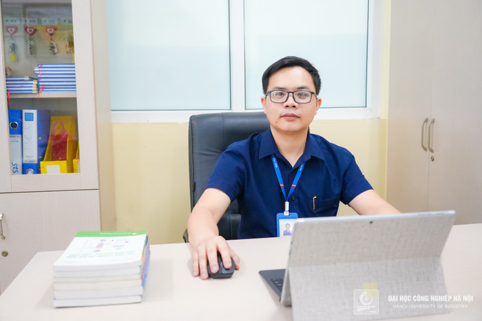 Tiến sĩ Bùi Văn Huy - Trưởng chương trình Kỹ thuật sản xuất thông minh, Khoa Điện (Trường Đại học Công nghiệp Hà Nội). Ảnh: NVCC. eA7408474.jpg