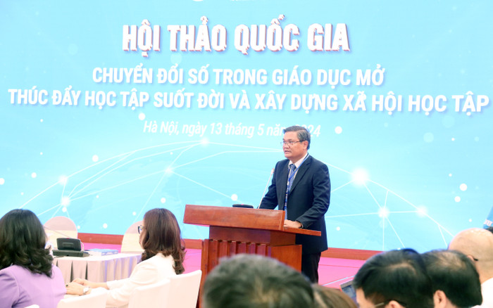 Giáo sư, Tiến sĩ Nguyễn Minh Hà - Hiệu trưởng Trường Đại học Mở Thành phố Hồ Chí Minh phát biểu đáp từ. GDVN_HCM.jpg