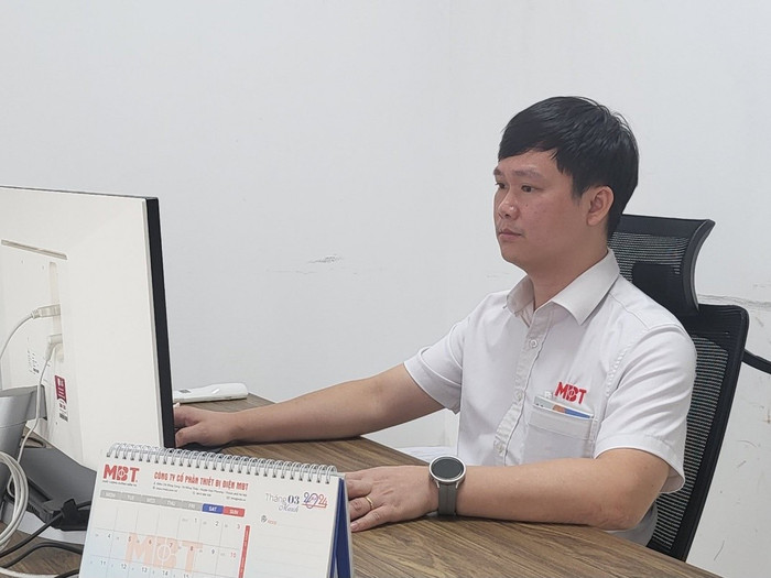Ông Hoàng Văn Hùng - Quản đốc Công ty cổ phần thiết bị điện MBT. Ảnh: NVCC. a.jpg