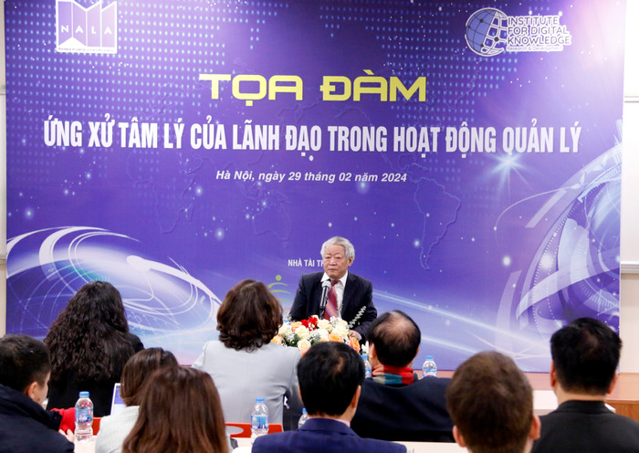 Tiến sĩ Phan Chí Thành - nguyên giảng viên Khoa Khoa học Chính trị (Trường Đại học Khoa học Xã hội và Nhân văn, Đại học Quốc gia Hà Nội) chia sẻ tại buổi tọa đàm. GDVN_diengianoi.jpg