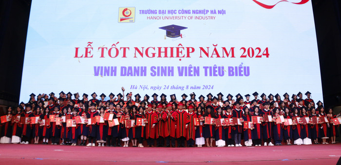Vinh danh 99 sinh viên tiêu biểu khóa tốt nghiệp năm 2024 của Trường Đại học Công nghiệp Hà Nội. GDVN_svtb1.JPG