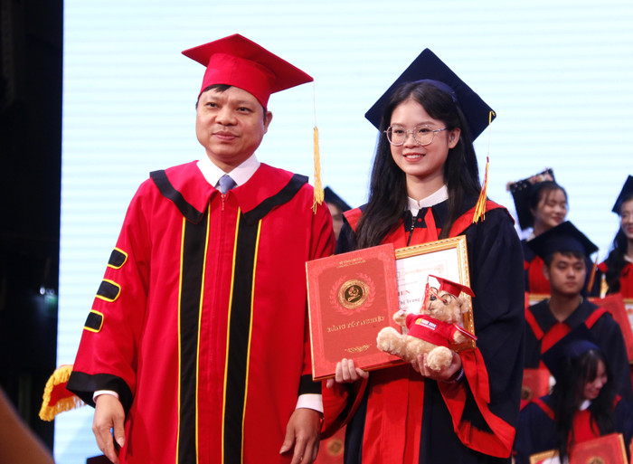 GDVN_vinh danh.JPG