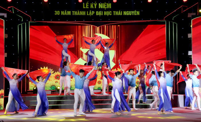 Văn nghệ chào mừng. GDVN_vn.jpg