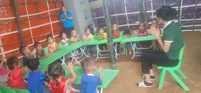 Lớp học mầm non tạm thời với 17 trẻ nằm bên cạnh lớp tiểu học. Ảnh: NVCC. trung thu.jpg