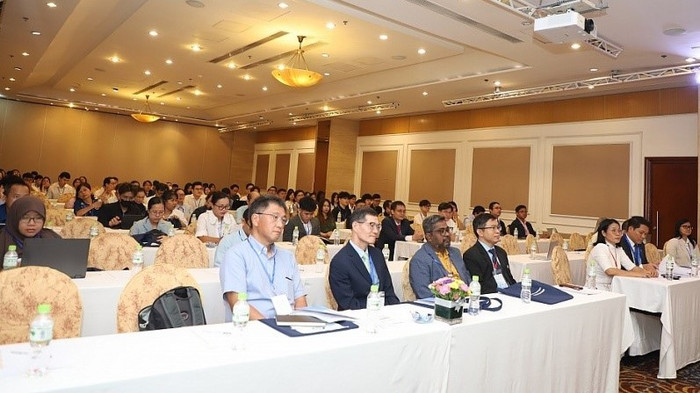 Hội thảo quốc tế ‘Thách thức và cơ hội trong việc thu dọn mỏ ngoài khơi ở Đông Nam Á và trên thế giới’, do Trường Đại học Dầu khí Việt Nam tổ chức. Ảnh: NTCC.