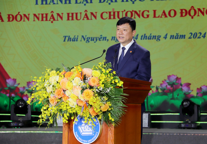 Phó Giáo sư, Tiến sĩ Hoàng Văn Hùng - Giám đốc Đại học Thái Nguyên phát biểu bế mạc buổi lễ. GDVN_hùng - GDD.jpg