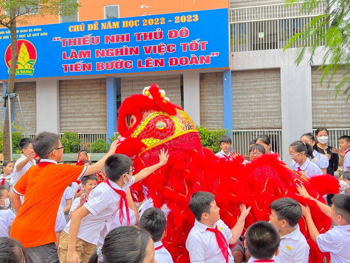Trường Tiểu học Lê Quý Đôn luôn hướng đến nhiều hoạt động mang giá trị truyền thống cho học sinh trải nghiệm. Ảnh: NTCC. z5495487879195_1735abf3f025152888173daf76022054.jpg