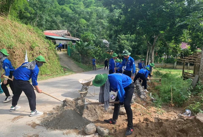 Đội hình Mùa hè xanh tại Thanh Hoá triển khai thực hiện Công trình Thanh niên tại Thanh Hoá. Ảnh: NTCC. Đội hình Mùa hè xanh tại Thanh Hoá triển khai thực hiện Công trình Thanh niên tại Thanh Hoá.jpg