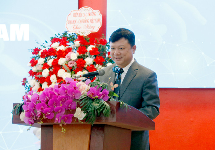 Phó Giáo sư, Tiến sĩ Hoàng Văn Hùng - Giám đốc Đại học Thái Nguyên. GDVN_Hùng.jpg