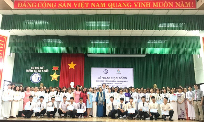 Lễ trao học bổng cho sinh viên Trường Đại học Y - Dược Huế. Ảnh: NTCC. Lễ trao học bổng cho sinh viên Trường Đại học Y - Dược Huế. Ảnh: NTCC.