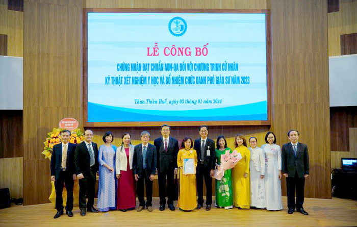 Lễ công bố chứng nhận đạt Chuẩn AUN-QA đối với chương trình đào tạo cử nhân Kỹ thuật xét nghiệm y học. Ảnh: NTCC. Lễ công bố chứng nhận đạt Chuẩn AUN-QA đối với chương trình đào tạo cử nhân Kỹ thuật xét nghiệm y học. Ảnh: NTCC.