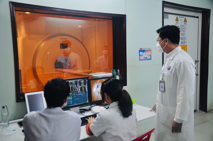 Theo thầy Thảo, Trường Đại học Y - Dược Huế đáp ứng cơ sở vật chất phục vụ giảng dạy cả về tiền lâm sàng và lâm sàng, đáp ứng hầu hết nhu cầu của nghề nghiệp. Ảnh: NVCC. Theo thầy Thảo, Trường Đại học Y - Dược Huế đáp ứng cơ sở vật chất phục vụ giảng dạy cả về tiền lâm sàng và lâm sàng, đáp ứng hầu hết nhu cầu của nghề nghiệp. Ảnh: NVCC.