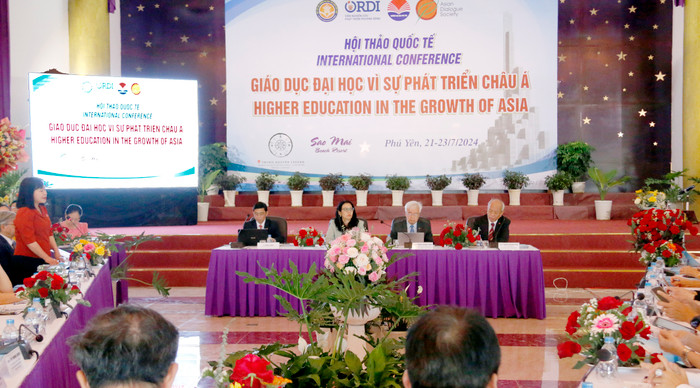 Toàn cảnh hội thảo quốc tế “Giáo dục đại học vì sự phát triển châu Á” vào sáng ngày 22/7. Ảnh: Mộc Trà. GDVN_tc.jpg