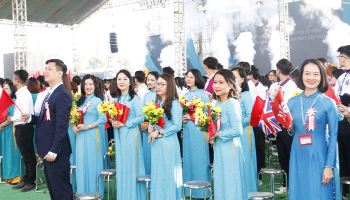 Học viện Tài chính đã có nhiều chính sách, giải pháp để tạo điều kiện cho giảng viên tích cực tham gia biên soạn giáo trình, tài liệu học tập và thúc đẩy phong trào nghiên cứu khoa học sinh viên. Ảnh minh họa: Ngân Chi. Học viện Tài chính đã có nhiều chính sách, giải pháp để tạo điều kiện cho giảng viên tích cực tham gia biên soạn giáo trình, tài liệu học tập và thúc đẩy phong trào nghiên cứu khoa học sinh viên. Ảnh minh họa: Ngân Chi.