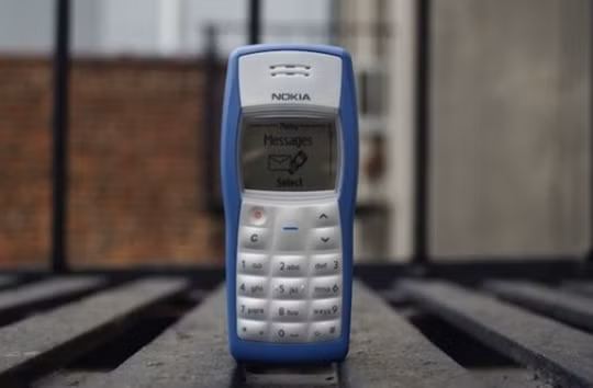 8. Nokia 1100 Đây là chú dế phổ biến nhất hành tinh với hơn 250 triệu chiếc bán ra, trở thành phương tiện giao tiếp tuyệt vời và giúp nhiều người được tiếp cận điện thoại di động hơn bất kỳ thiết bị nào khác. Mobile chỉ sở hữu tính năng nghe gọi nhắn tin hết sức đơn giản. 8. Nokia 1100 Đây là chú dế phổ biến nhất hành tinh với hơn 250 triệu chiếc bán ra, trở thành phương tiện giao tiếp tuyệt vời và giúp nhiều người được tiếp cận điện thoại di động hơn bất kỳ thiết bị nào khác. Mobile chỉ sở hữu tính năng nghe gọi nhắn tin hết sức đơn giản.