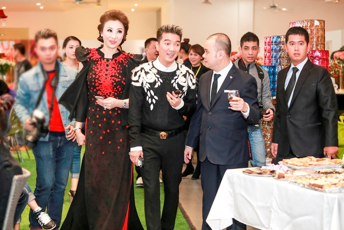 Được biết, ca sĩ Đàm Vĩnh Hưng và ông Dương Quốc Nam có mối thâm tình và bằng hữu lâu năm.