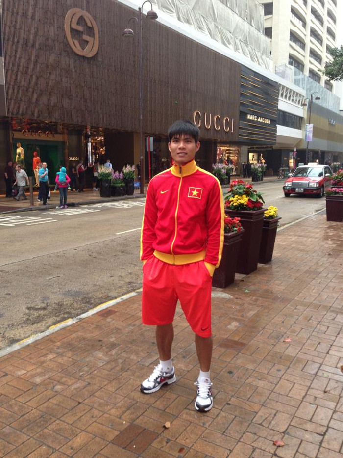 Trung vệ Gia Từ cũng tranh thủ đi dạo... Trung vệ Gia Từ cũng tranh thủ đi dạo...