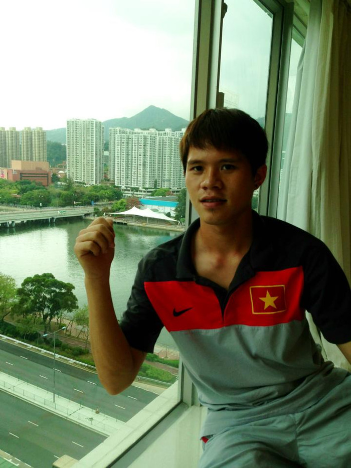 Đến Hong Kong, ĐT Việt Nam được bố trí ở khách sạn Regal Riverside cùng với ĐT chủ nhà. Đến Hong Kong, ĐT Việt Nam được bố trí ở khách sạn Regal Riverside cùng với ĐT chủ nhà.