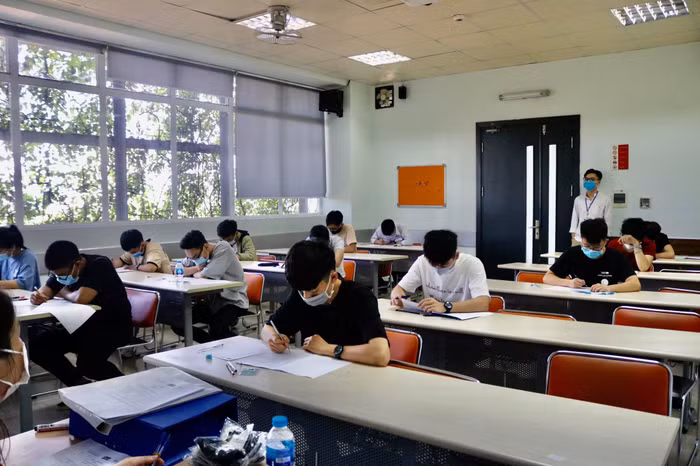 Thí sinh tham dự kỳ thi Học bổng của Đại học FPT