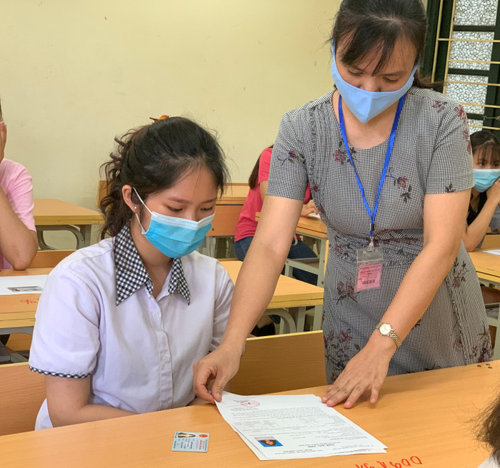 Ngày mai (9/8) thí sinh chính thức bước vào ngày đầu tiên của kỳ thi tốt nghiệp trung học phổ thông năm 2020 (ảnh: Thùy Linh) Ngày mai (9/8) thí sinh chính thức bước vào ngày đầu tiên của kỳ thi tốt nghiệp trung học phổ thông năm 2020 (ảnh: Thùy Linh)