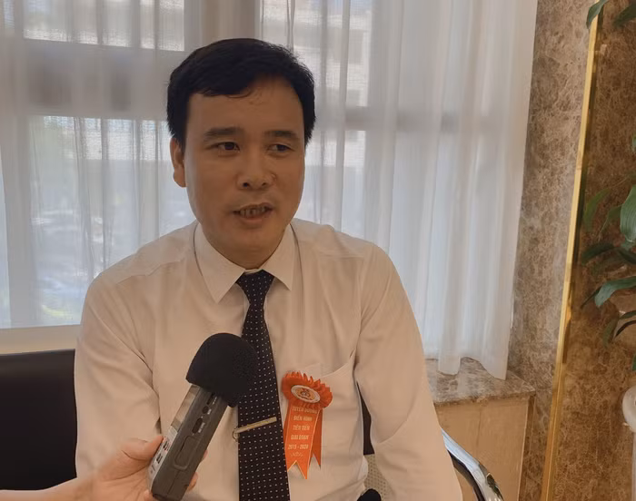 Thầy giáo Tô Thế Long (ảnh: Thùy Linh)