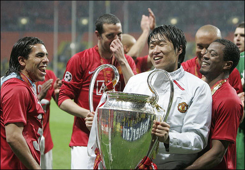Park đã trở thành cầu thủ châu Á đầu tiên được góp mặt ở trận chung kết và vô địch UEFA Champions League năm 2008 Park đã trở thành cầu thủ châu Á đầu tiên được góp mặt ở trận chung kết và vô địch UEFA Champions League năm 2008