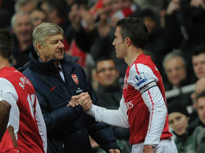 HLV Wenger không thể níu giữ Van Persie ở lại sân Emirates