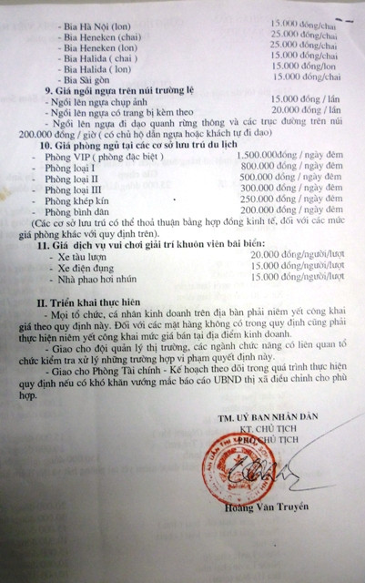 Mặc dù UBND thị xã Sầm Sơn đưa ra quy định về giá dịch vụ nhưng những chủ kinh doanh thực hiện rất mập mờ và không minh bạch. Thậm chí, việc đẩy giá lên cao hay khách hàng không mặc cả trước rất có thể sẽ bị bắt chẹt bằng những loại hàng hóa khác không có trong danh mục quy định của thị xã(!?). Mặc dù UBND thị xã Sầm Sơn đưa ra quy định về giá dịch vụ nhưng những chủ kinh doanh thực hiện rất mập mờ và không minh bạch. Thậm chí, việc đẩy giá lên cao hay khách hàng không mặc cả trước rất có thể sẽ bị bắt chẹt bằng những loại hàng hóa khác không có trong danh mục quy định của thị xã(!?).