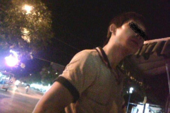 Gã xích lô kiêm "cò" mại dâm đang ra sức quảng cáo về dịch vu "sung sướng" tại Sầm Sơn (ảnh cắt từ clip)