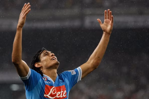 Màn trình diễn ấn tượng của Edinson Cavani trong màu áo Napoli mùa giải vừa qua khiến Chelsea và Man City rất muốn đưa chân sút 25 tuổi người Uruguay này về với Premier League...