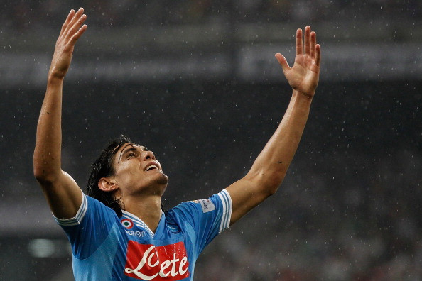 Màn trình diễn ấn tượng của Edinson Cavani trong màu áo Napoli mùa giải vừa qua khiến Chelsea và Man City rất muốn đưa chân sút 25 tuổi người Uruguay này về với Premier League... Màn trình diễn ấn tượng của Edinson Cavani trong màu áo Napoli mùa giải vừa qua khiến Chelsea và Man City rất muốn đưa chân sút 25 tuổi người Uruguay này về với Premier League...