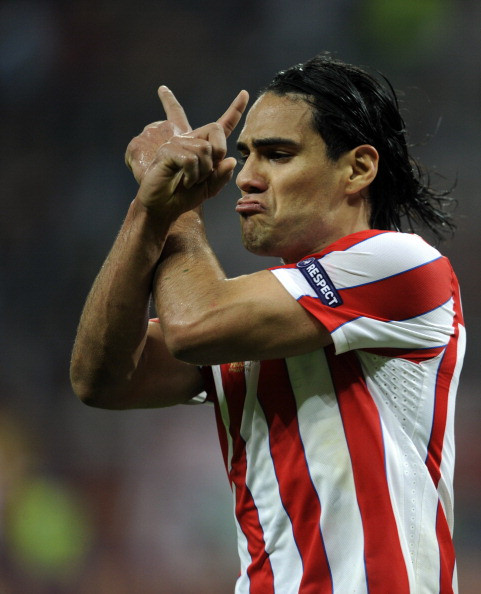 Radamel Falcao mới về với Atlético Madrid từ mùa Hè năm ngoái nhưng chân sút 26 tuổi này đã gây ấn tượng cực mạnh khi giúp đội bóng thủ đô Madrid giành chức vô địch Europa League. Đương kim vô địch Champions League được cho là muốn có tuyển thủ Colombia này nhất nhưng việc Atletico Madrid hét giá quá cao khiến The Blues cũng phát nản... Radamel Falcao mới về với Atlético Madrid từ mùa Hè năm ngoái nhưng chân sút 26 tuổi này đã gây ấn tượng cực mạnh khi giúp đội bóng thủ đô Madrid giành chức vô địch Europa League. Đương kim vô địch Champions League được cho là muốn có tuyển thủ Colombia này nhất nhưng việc Atletico Madrid hét giá quá cao khiến The Blues cũng phát nản...
