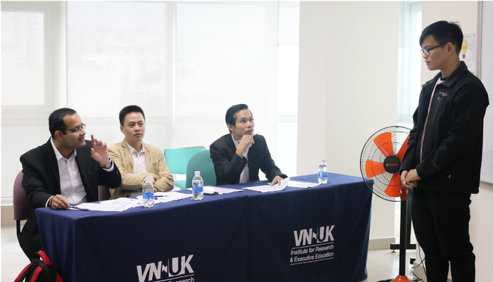 Học sinh phổ thông trình bày các ý tưởng công nghệ trước các chuyên gia, nhà khoa học. Ảnh: TT Học sinh phổ thông trình bày các ý tưởng công nghệ trước các chuyên gia, nhà khoa học. Ảnh: TT