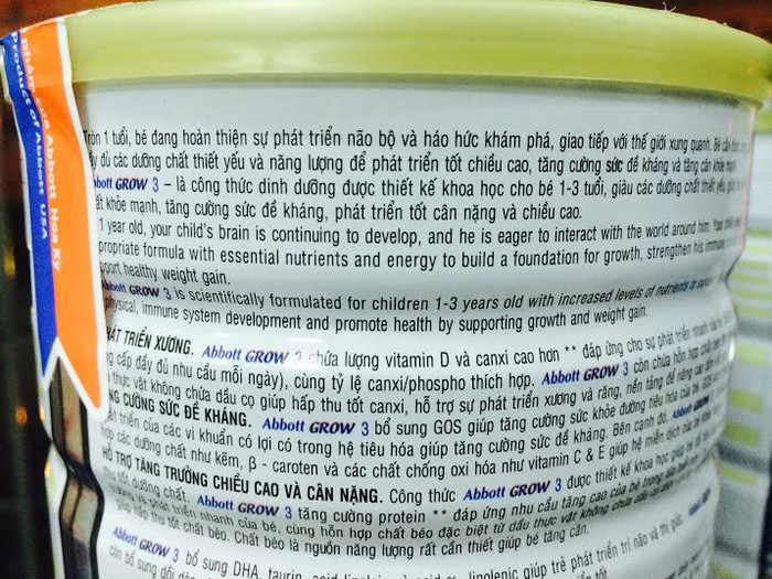 Trên bao bì của các sản phẩm sữa cho trẻ em từ 1-3 tuổi đều có những cam kết của nhà sản xuất cho biết, công thức của sản phẩm này được nghiên cứu phù hợp với sự phát triển của trẻ từ 1-3 tuổi. Vì thế, khi phân chia độ tuổi mới, nhiều người mua sữa đặt vấn đề: các hãng sữa làm thế chẳng khác nào là lừa dối người tiêu dùng.